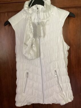 Acegolfs, size small, white lightweight puffer vest